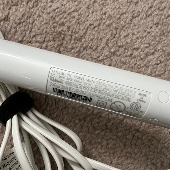 COPY - T3 SinglePass Curl 1.25” Professional Ceramic Curling Iron - Picture 2 of 2